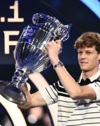 yl23455永利官网-辛纳主场捧起年终第一 缺德约的总决赛看什么？